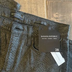 Banana Republic premium mid-rise skinny jeans